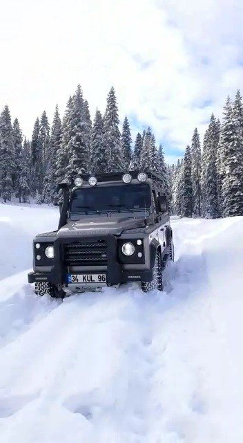 Kar kalınlığının 50 santimetreyi bulduğu Karabük’te, arazi araçlarıyla karın keyfini çıkardılar