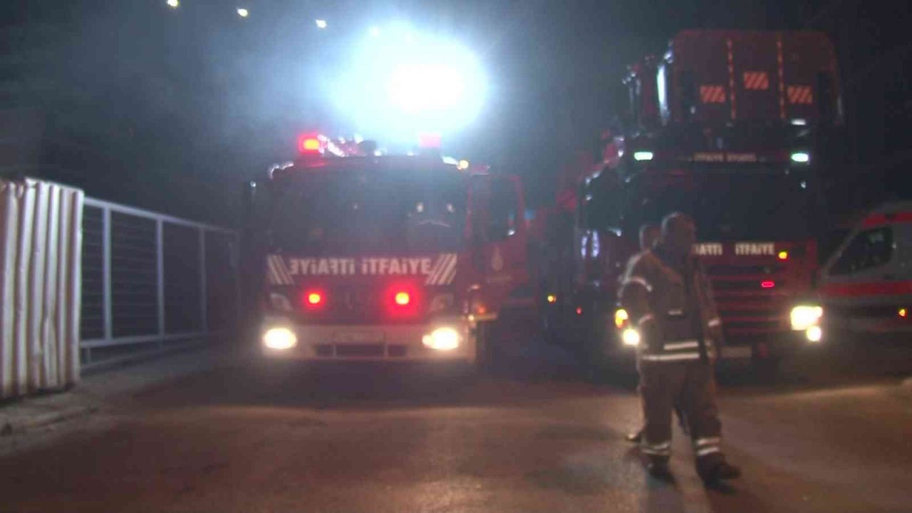 Ataşehir’de metruk gecekonduda yangın