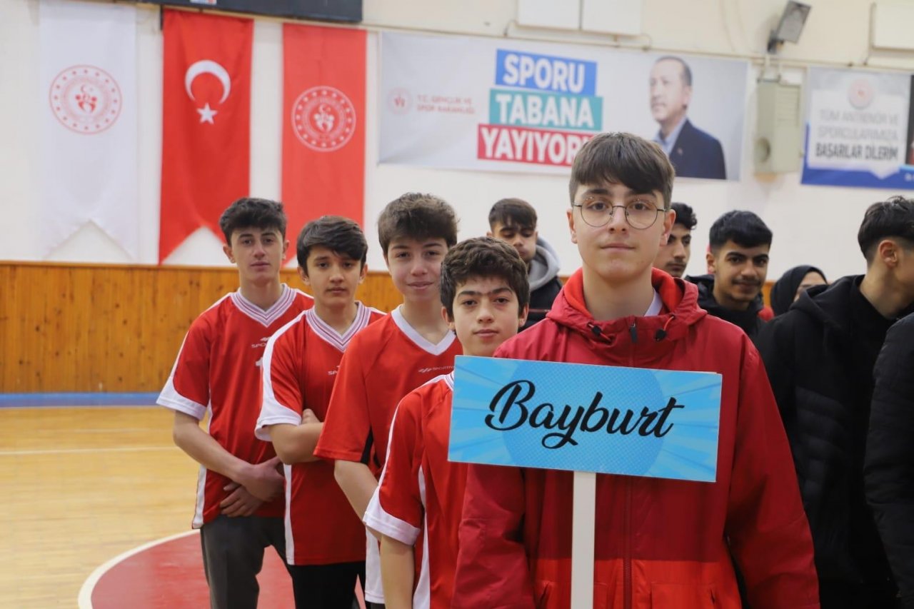 Bayburt’un ev sahipliğinde bowling gençler grup müsabakaları başladı