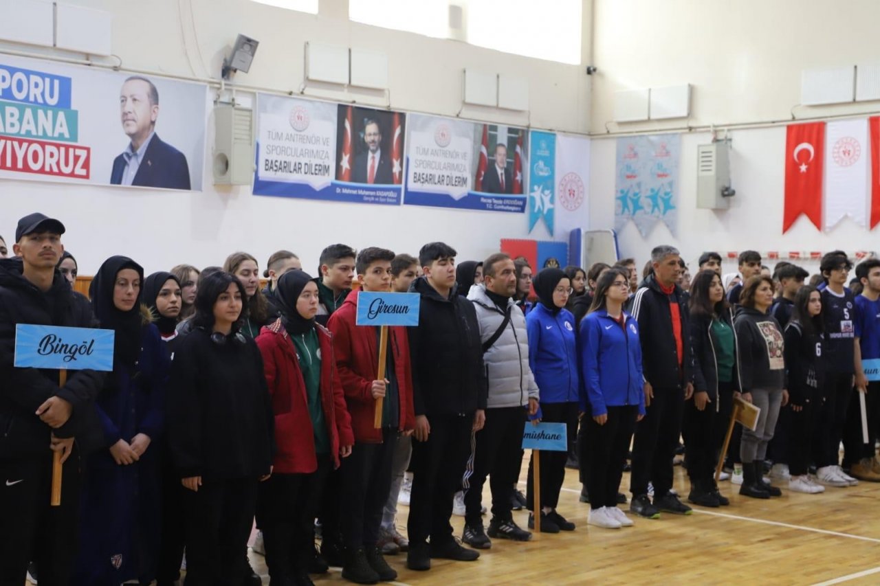Bayburt’un ev sahipliğinde bowling gençler grup müsabakaları başladı