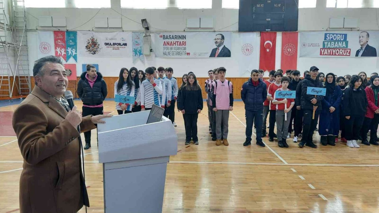 Bayburt’un ev sahipliğinde bowling gençler grup müsabakaları başladı