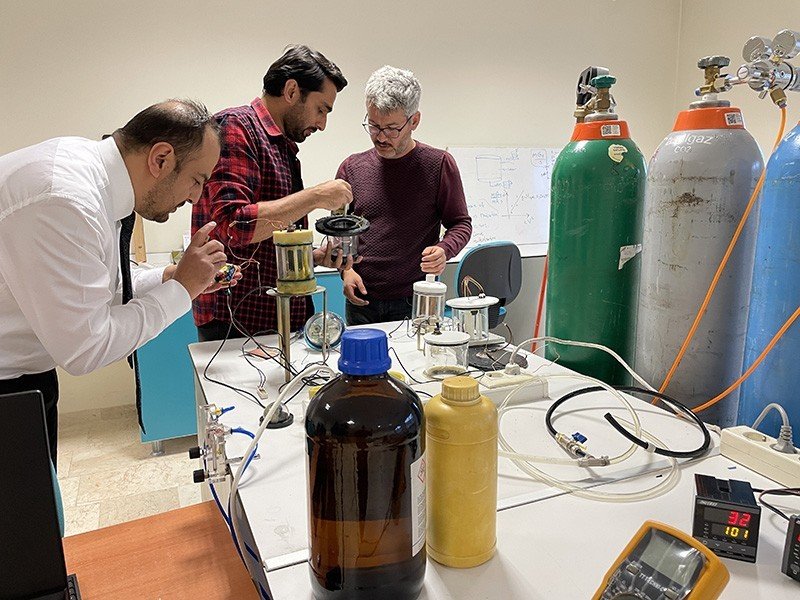 Her türlü yangını önceden tespit edecek dedektör ürettiler