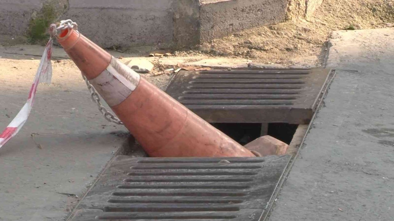 İstanbul’da mazgal hırsızlarına sopalı müdahale kamerada: Neye uğradığını şaşırdılar