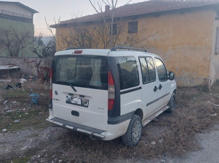 Hırsızlar 200 bin liralık inşaat kalıbıyla yakalandı