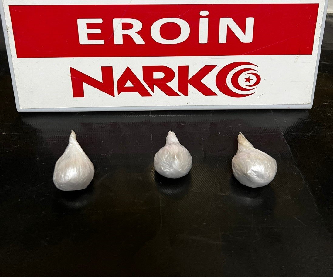 Uyuşturucu taciri 10 şüpheli tutuklandı