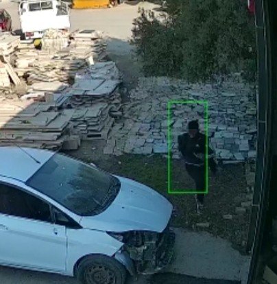 Cami çıkışı defalarca bıçaklandı