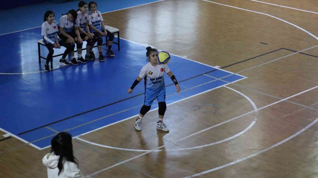Elazığ’da küçükler Voleybol İl Şampiyonası başladı