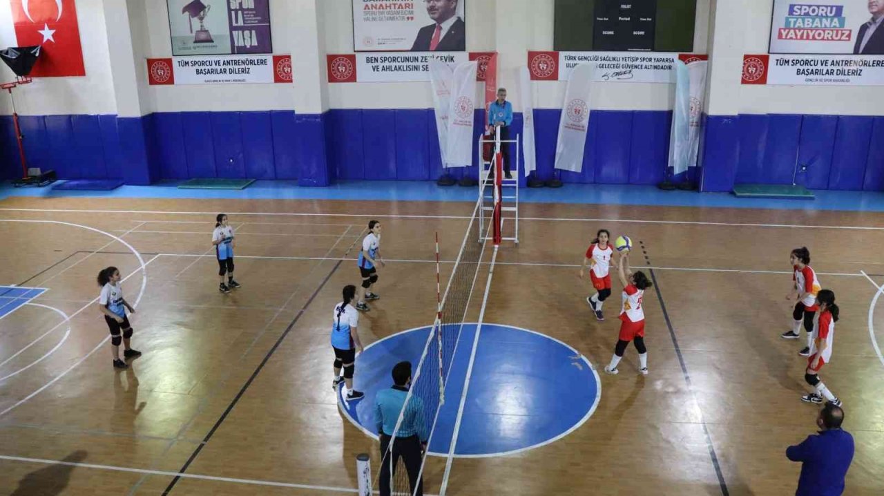 Elazığ’da küçükler Voleybol İl Şampiyonası başladı