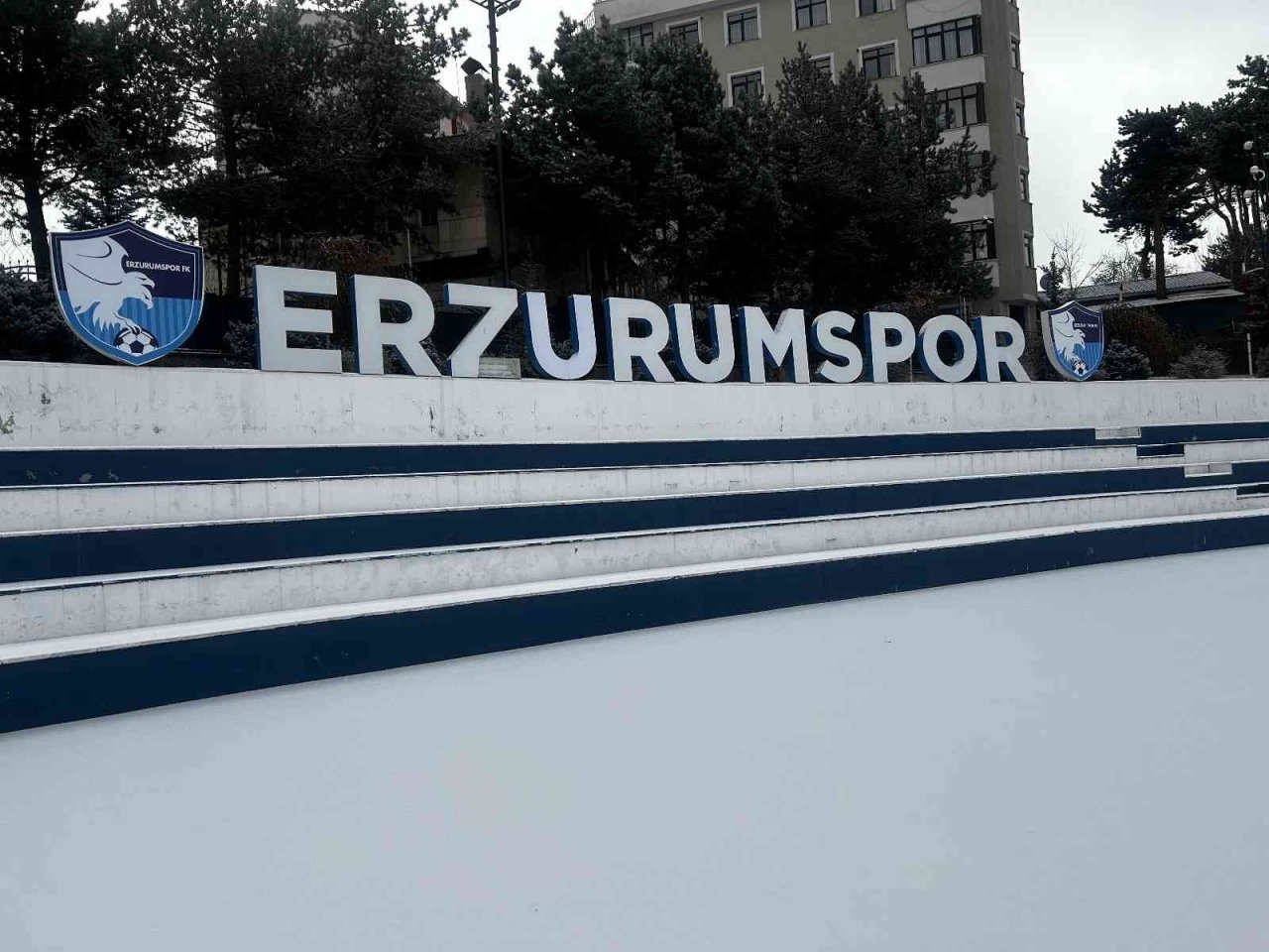 Erzurum güne karla uyandı