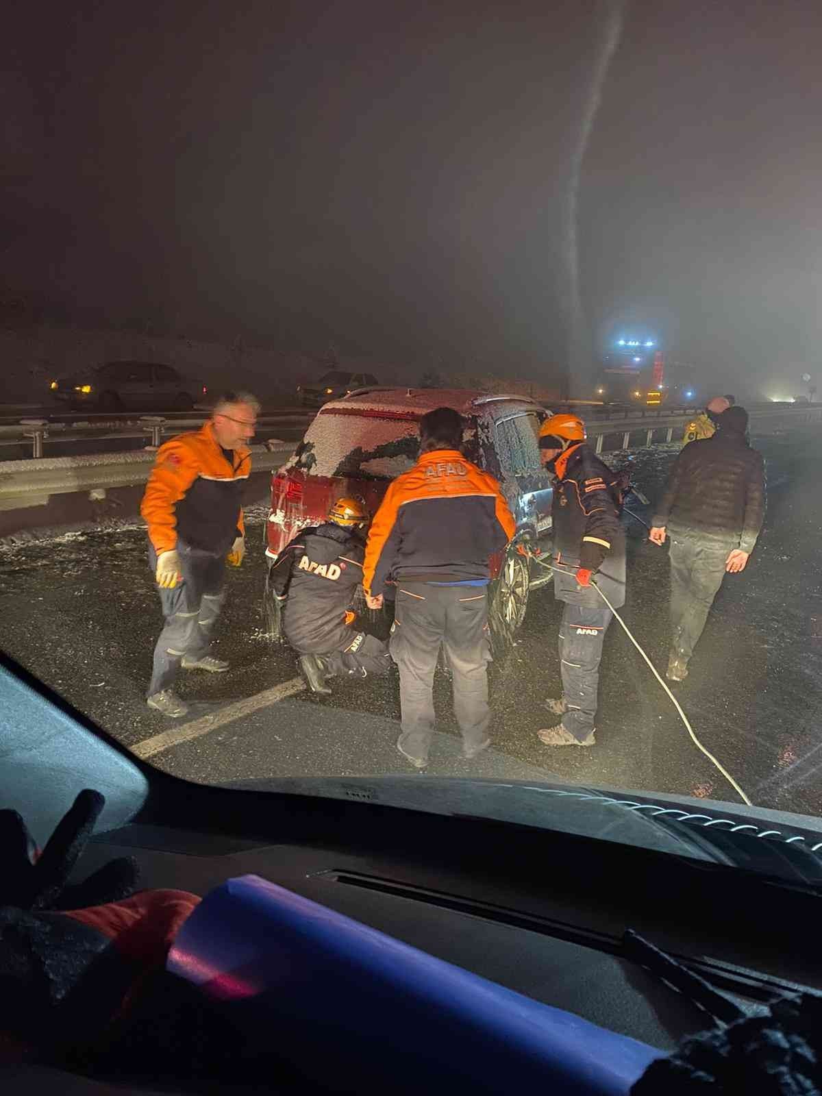 Eskişehir-Kütahya karayolunda zincirleme trafik kazaları: 4’ü ağır 17 yaralı