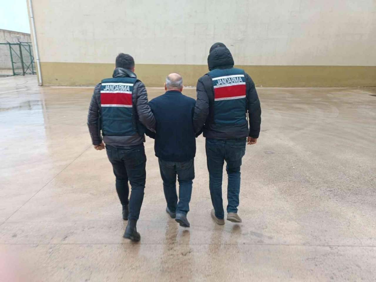 Jandarmanın yakaladığı aranan 25 şahıstan 21’i tutuklandı