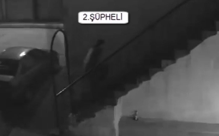 Camiden kablo çalan 2 şüpheli tutuklandı