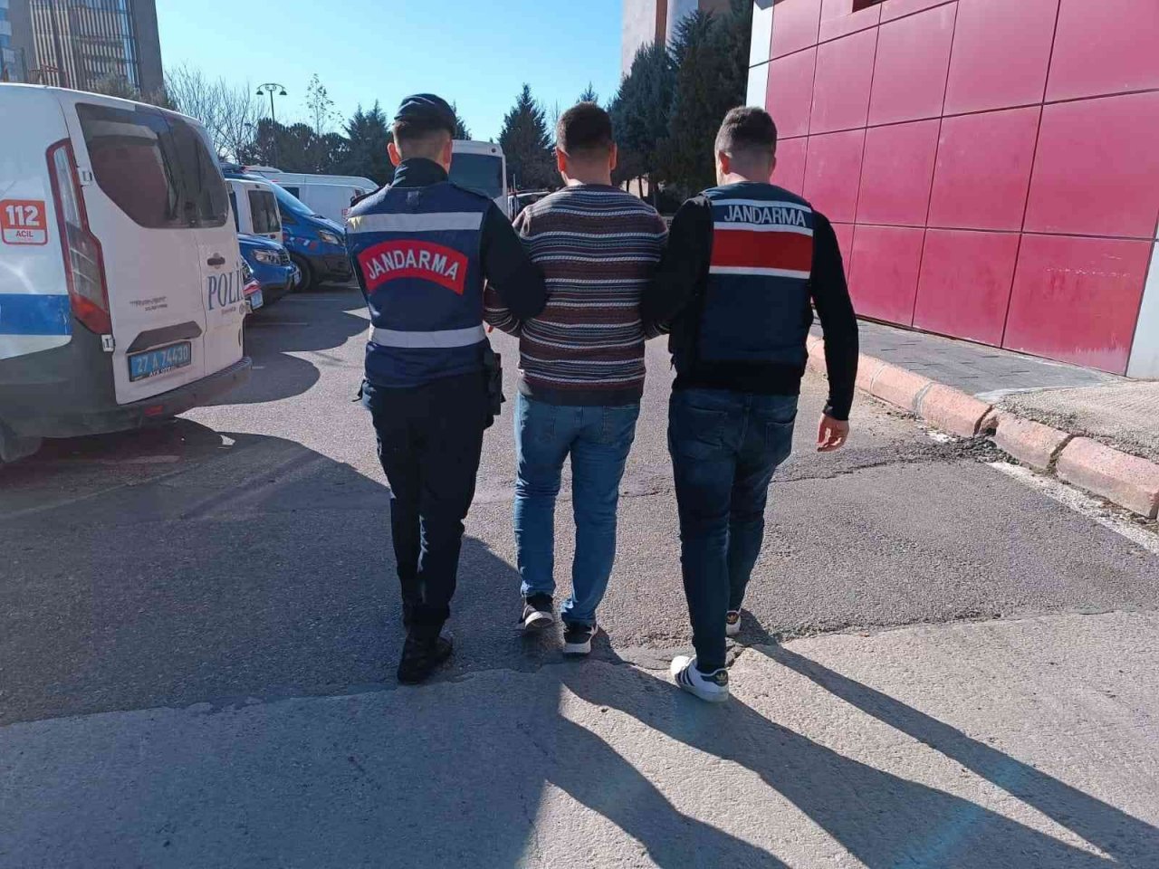 Jandarmanın yakaladığı aranan 25 şahıstan 21’i tutuklandı