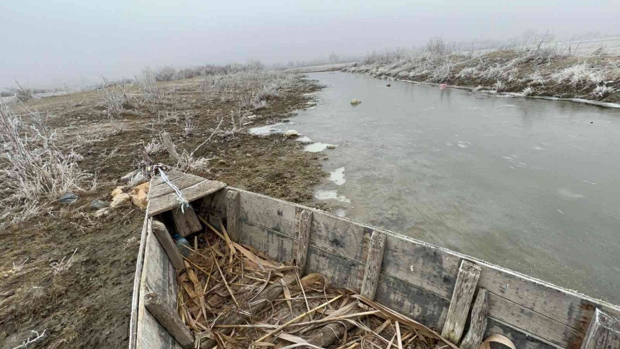 Eber Gölü dondu