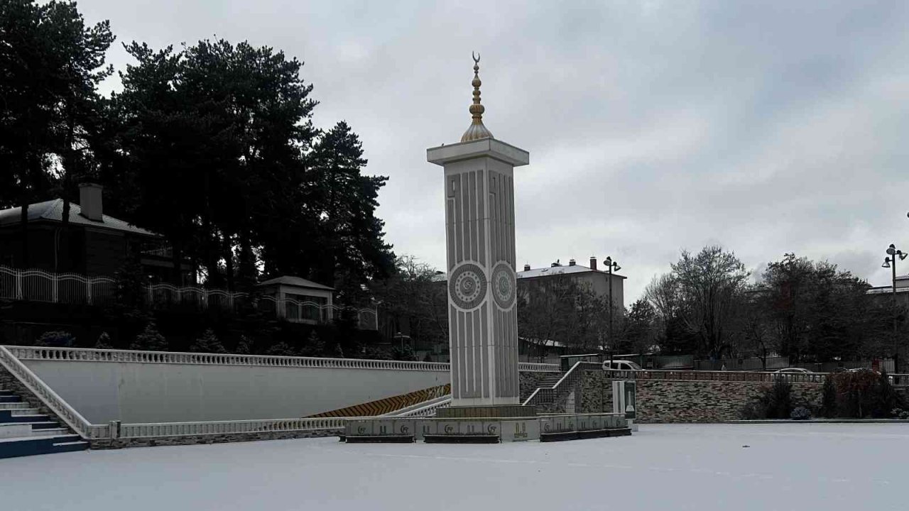 Erzurum güne karla uyandı