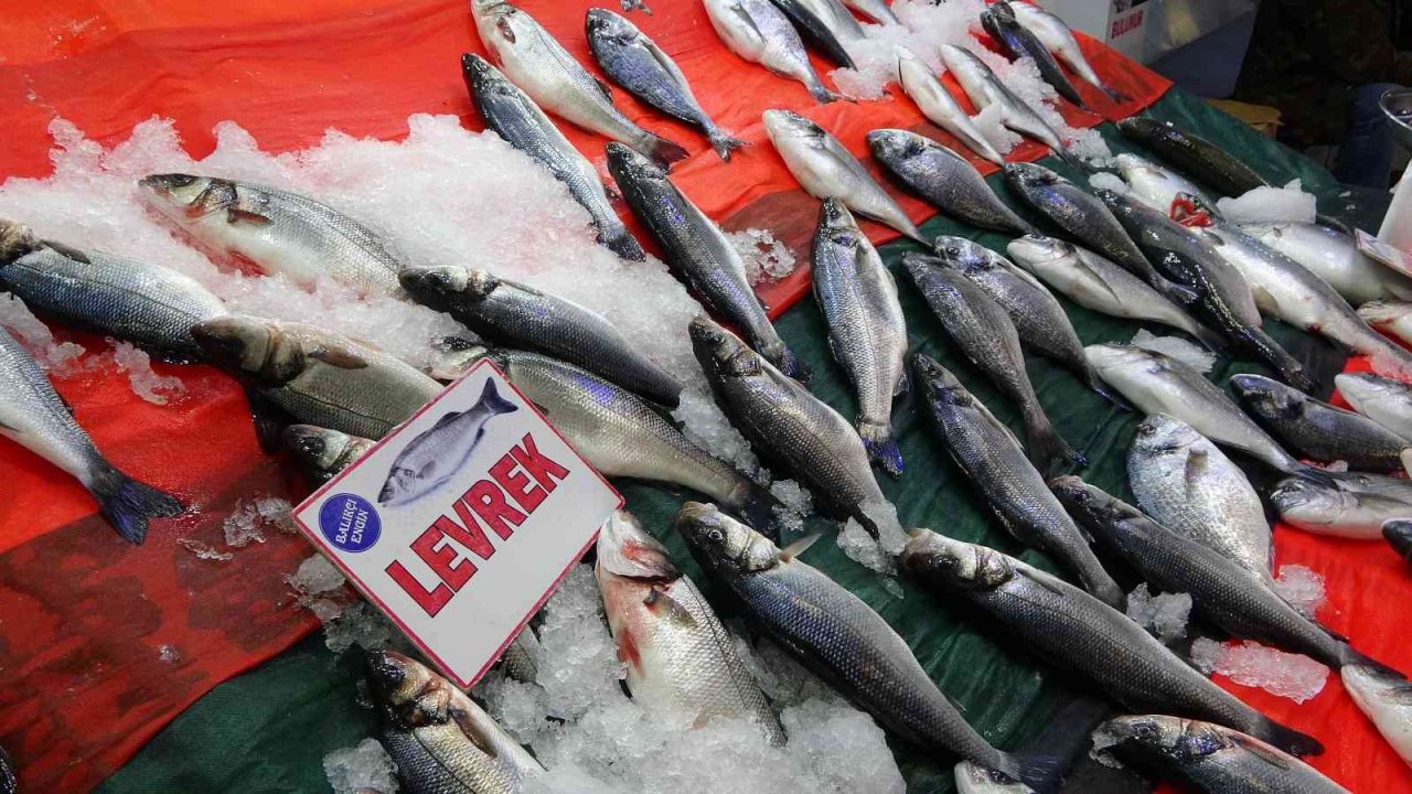 Olumsuz hava balıkçıları etkiledi: Avlanma azalınca fiyatlar arttı