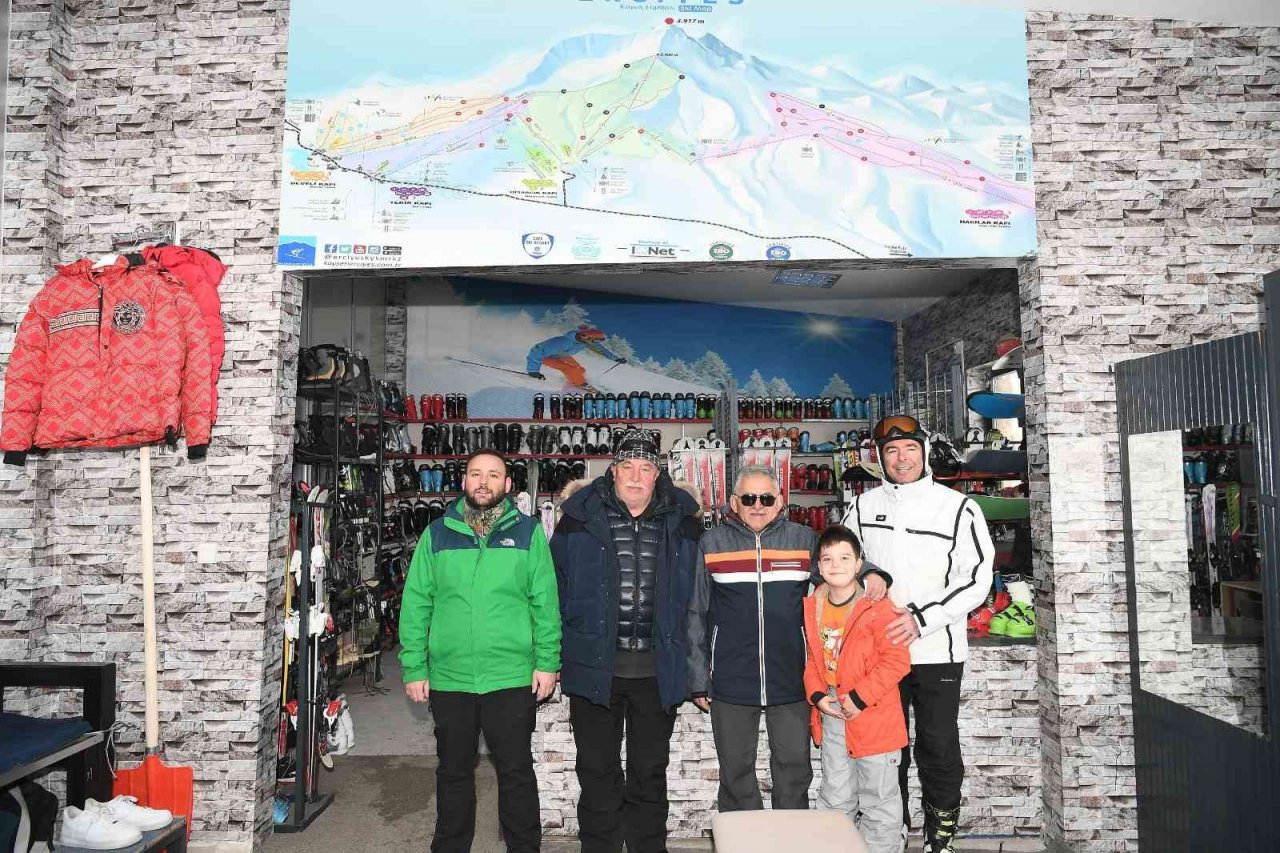 Başkan Büyükkılıç, Yerli ve Yabancı Turistlerle Erciyes’te Buluştu