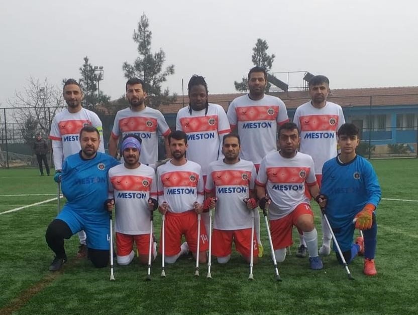 Basketbol ve futbolda kazanmaya devam ediyor