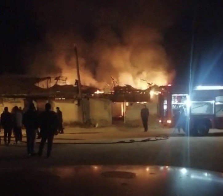 Alaşehir’de ahşap evde çıkan yangın korkuttu