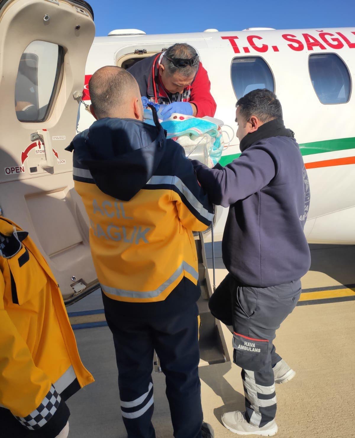 Mardin’de uçak ambulans Zehra bebek için havalandı