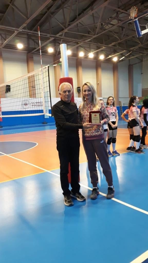 Genç voleybolcular filede namağlup şampiyon