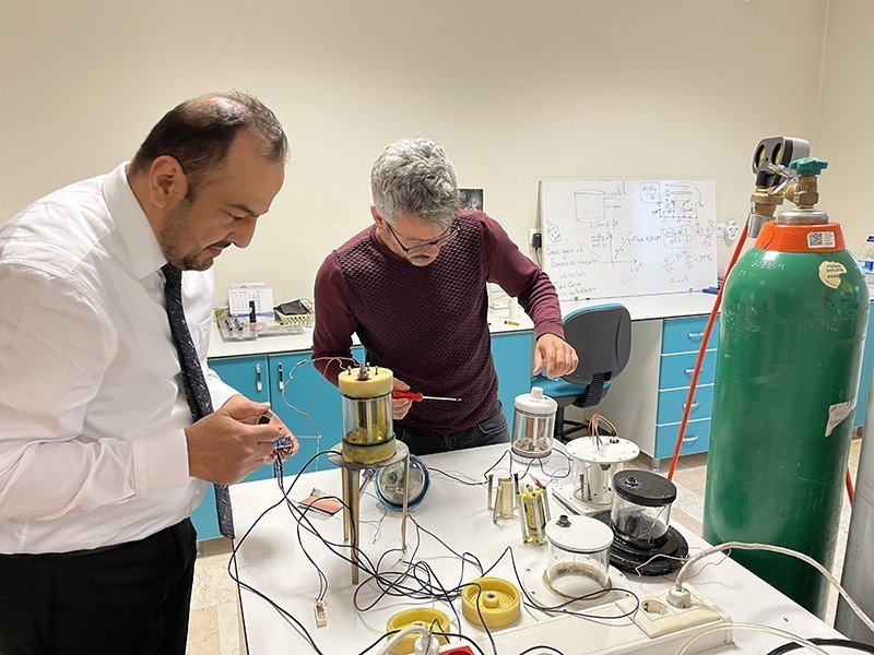 Her türlü yangını önceden tespit edecek dedektör ürettiler