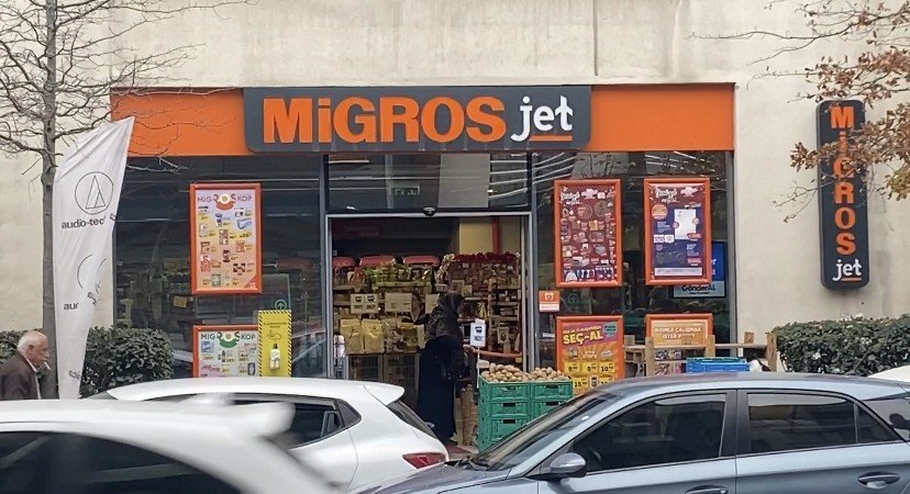 İstanbul’da 2 buçuk dakikada 200 bin liralık market soygunu kameraya yansıdı