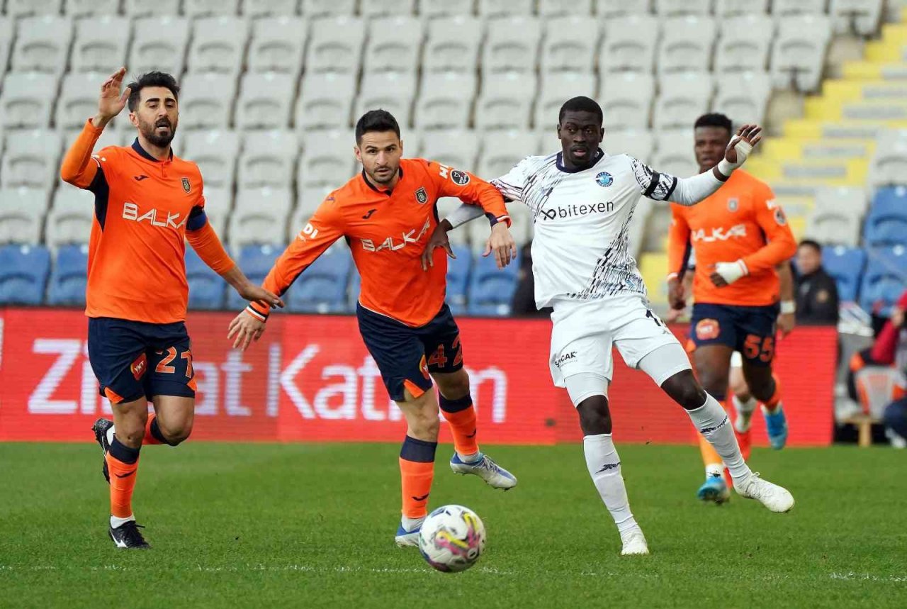 Spor Toto Süper Lig: Başakşehir: 0 - Adana Demirspor: 0 (Maç devam ediyor)