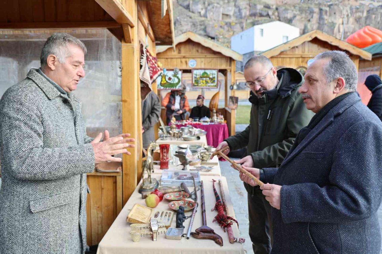 Başkan Yalçın yılın ilk antika pazarında