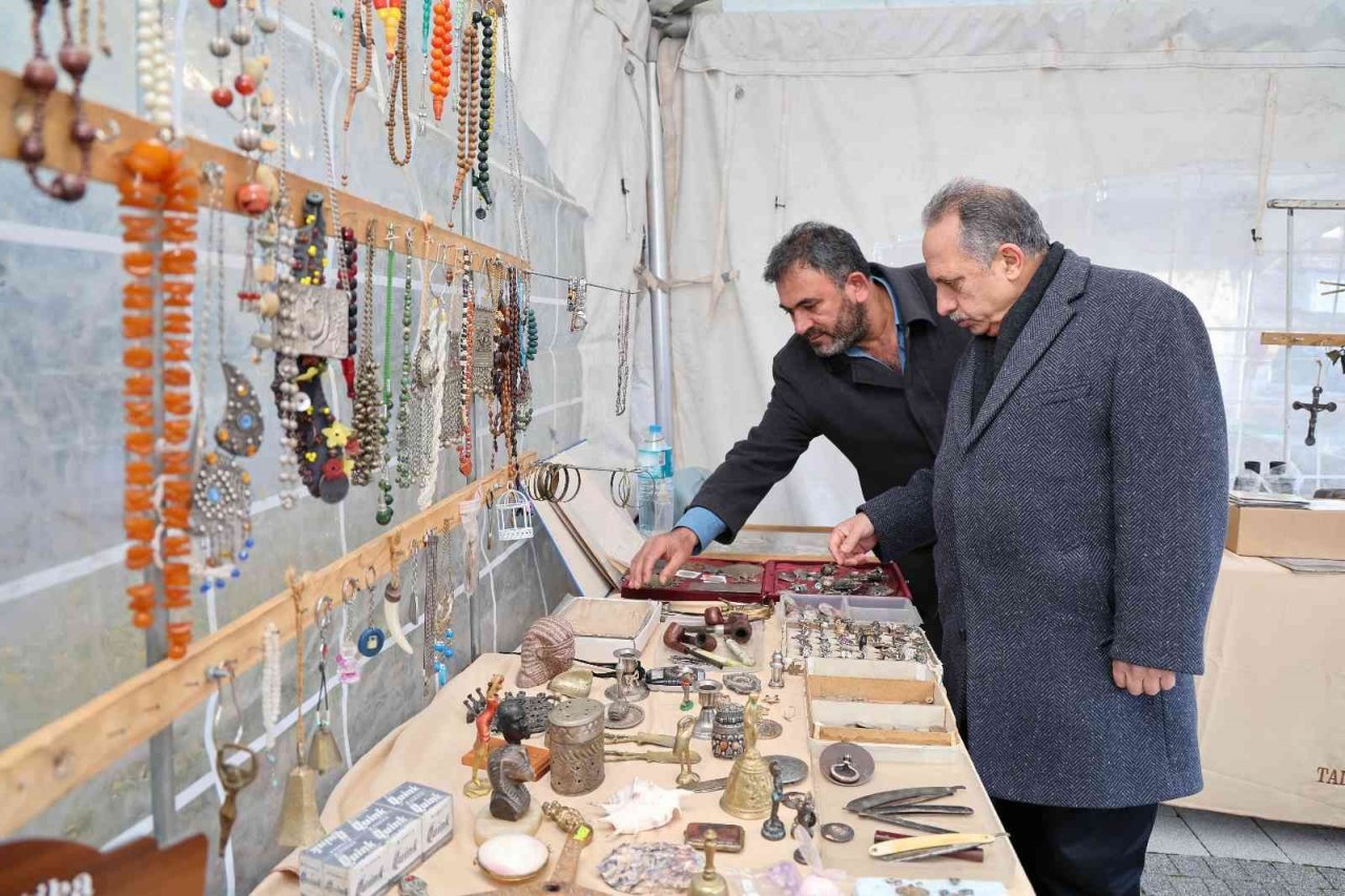 Başkan Yalçın yılın ilk antika pazarında