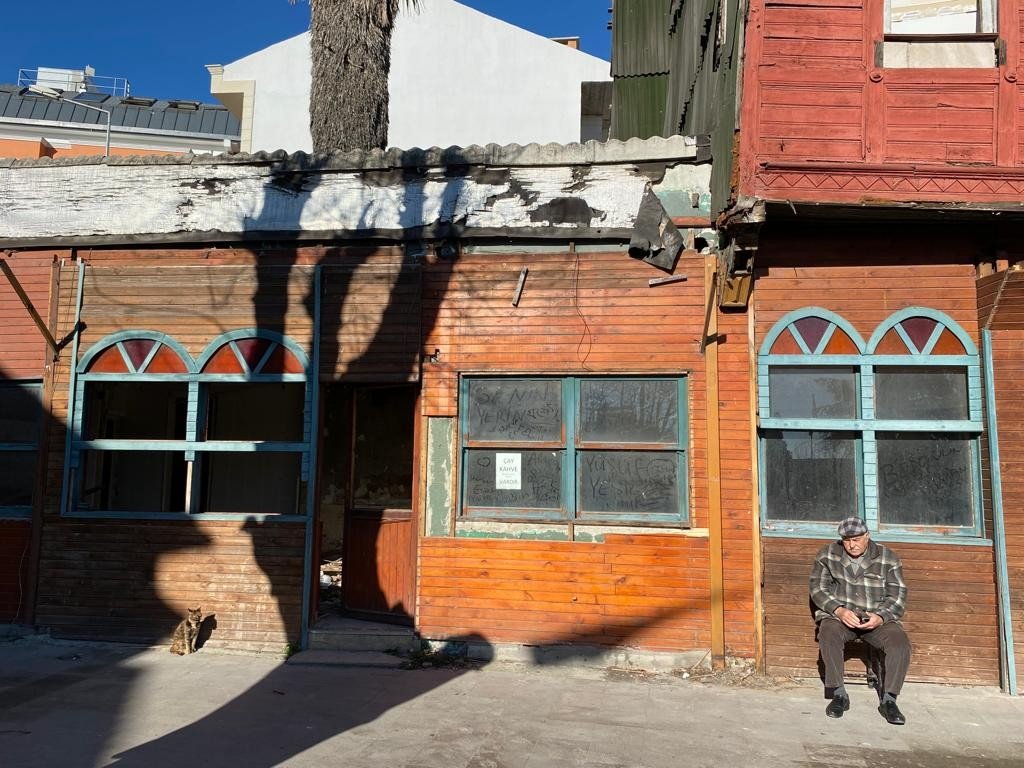 Erol Taş’ın kahvehanesi harabeye döndü