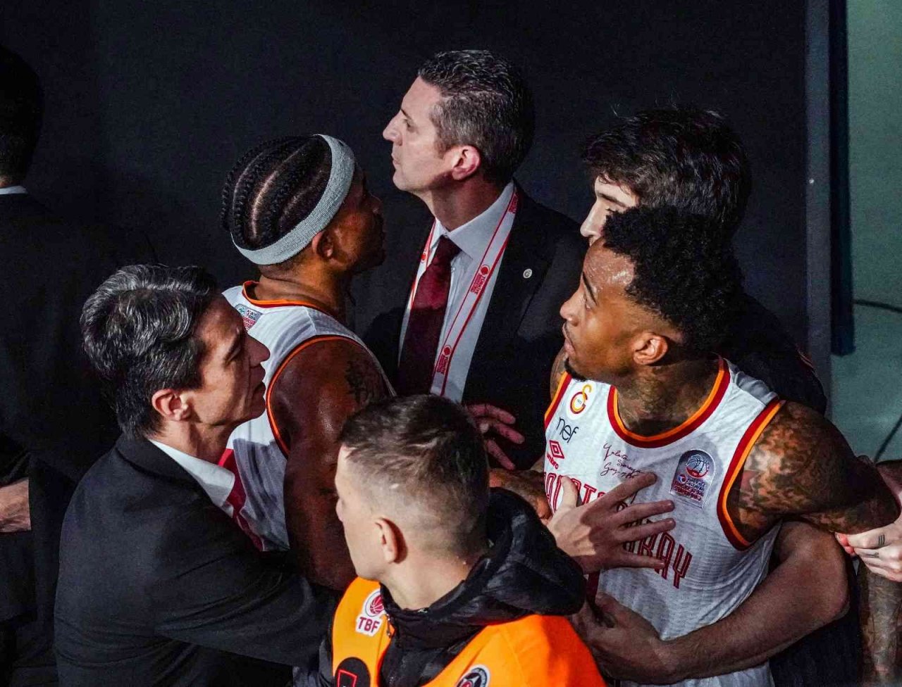 Basketbol Süper Lig: Galatasaray Nef: 83 - Merkezefendi Belediyesi: 100