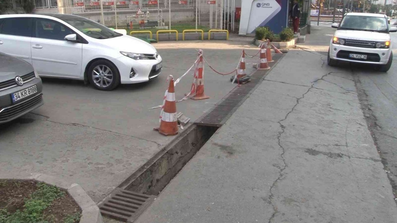 İstanbul’da mazgal hırsızlarına sopalı müdahale kamerada: Neye uğradığını şaşırdılar