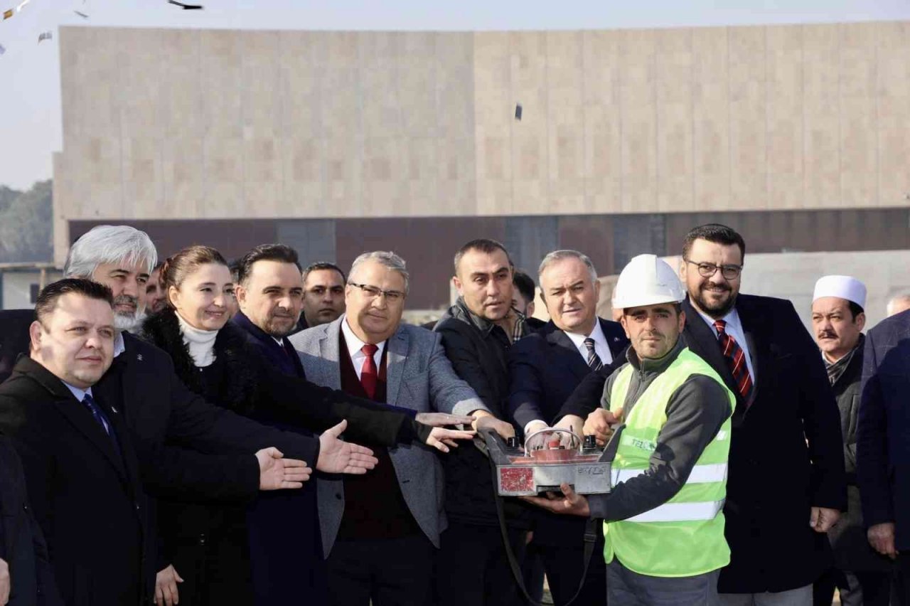Yunusemre’nin ’Meydan Projesi’ne bir eser daha