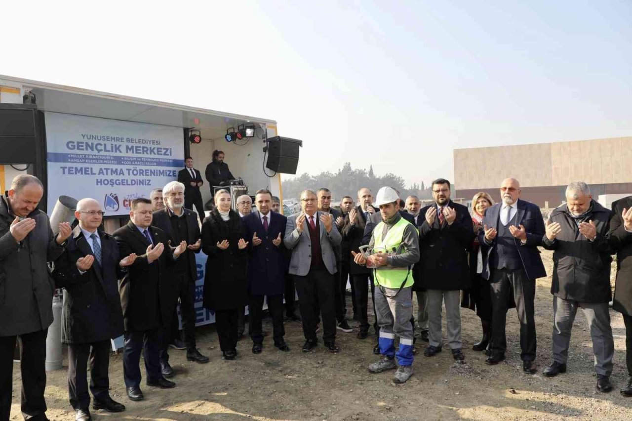 Yunusemre’nin ’Meydan Projesi’ne bir eser daha