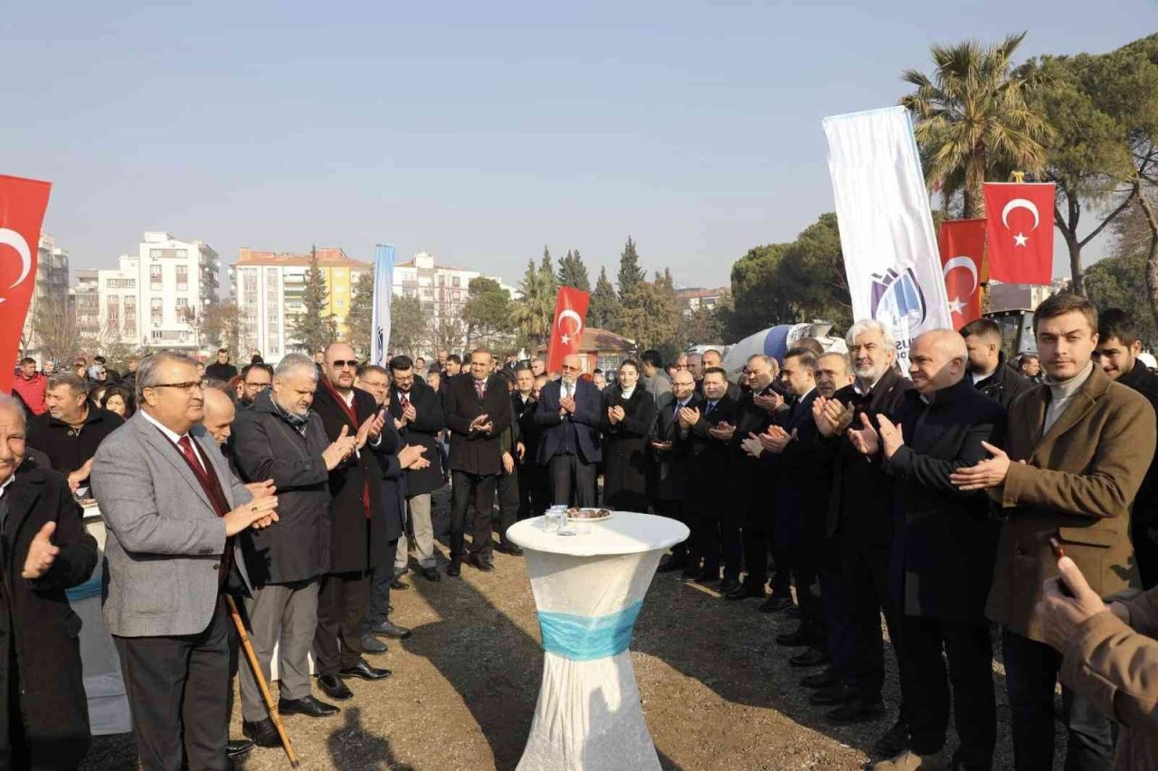 Yunusemre’nin ’Meydan Projesi’ne bir eser daha