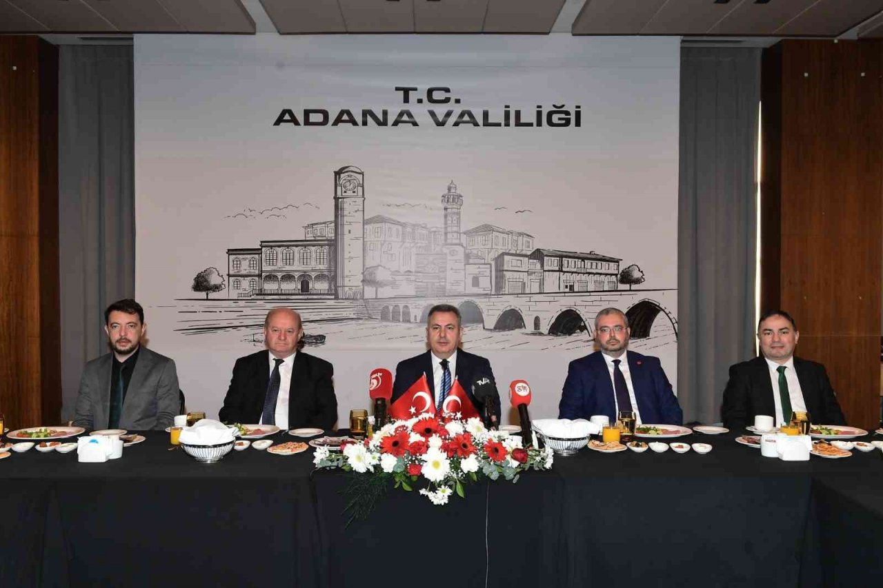 Adana Valisi Elban: “Gazeteciler zor şartlarda doğru bilgiyi vermek için mücadele ediyor”