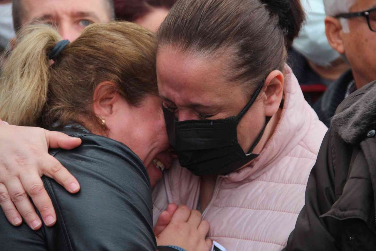 Liseli öğrencilerin ölümüyle sonuçlanan scooter kazasında çocuklarını kaybeden gözü yaşlı aileler en ağır cezayı istedi