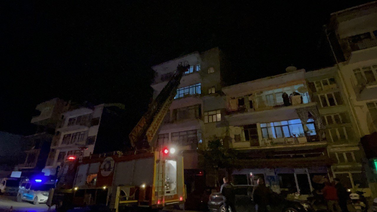 3. kattaki evine giren ekipleri gören yaşlı adam şaşkına döndü