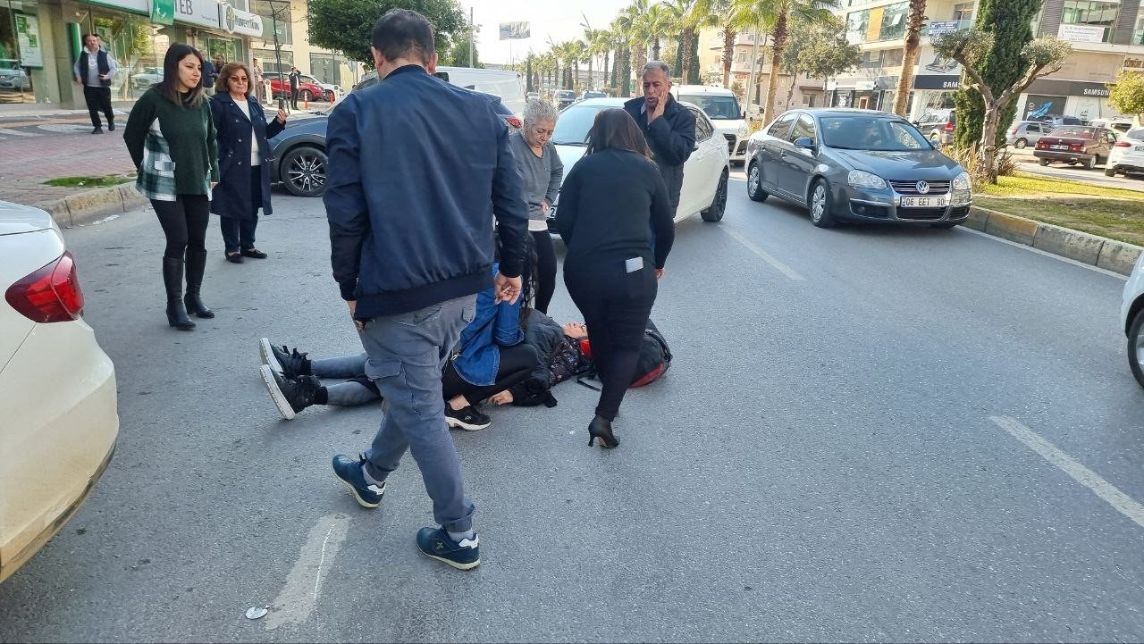 Motosiklet sürücüsü şerit ihlali sonucu hastanelik oldu