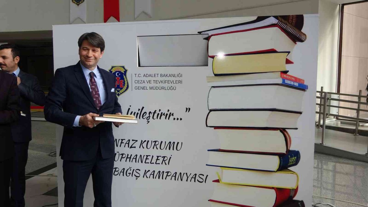 Bakırköy Adalet Sarayı’nda kitap bağış standı kuruldu