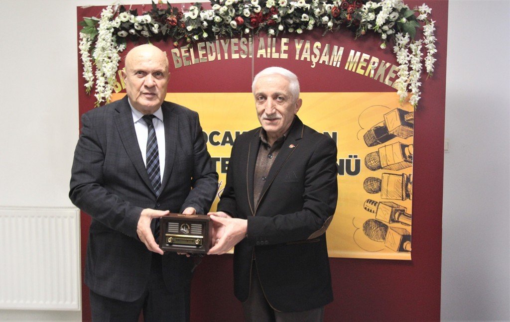 Başkan Pekmezci gazetecileri ağırladı