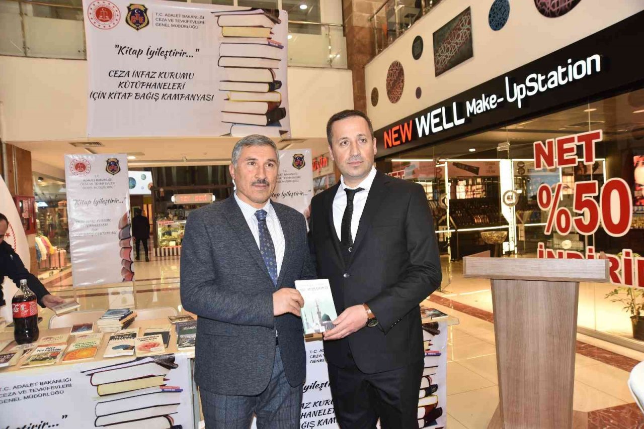 Ahlat T Tipi Kapalı ve Açık Ceza İnfaz Kurumu Müdürlüğü’nde "Kitap iyileştirir" kitap bağış kampanyası