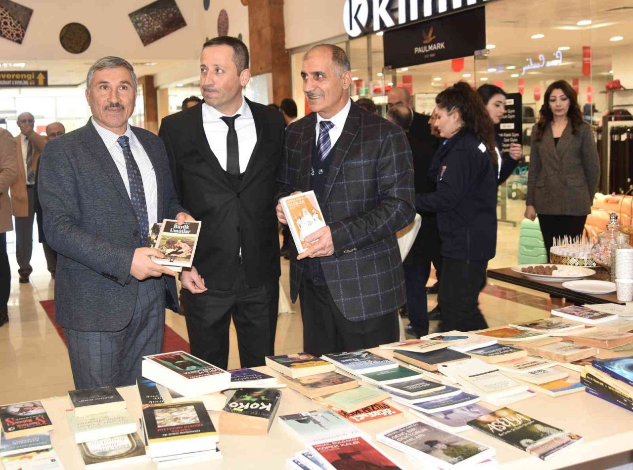 Ahlat T Tipi Kapalı ve Açık Ceza İnfaz Kurumu Müdürlüğü’nde "Kitap iyileştirir" kitap bağış kampanyası