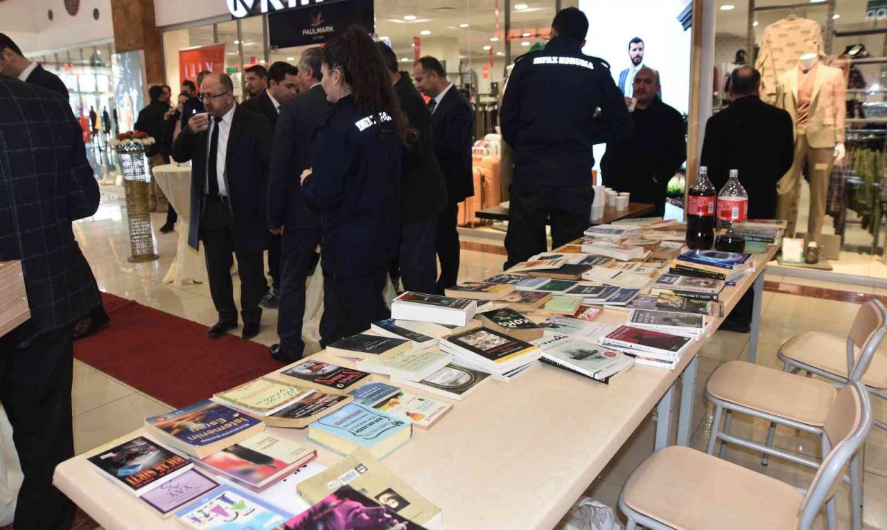 Ahlat T Tipi Kapalı ve Açık Ceza İnfaz Kurumu Müdürlüğü’nde "Kitap iyileştirir" kitap bağış kampanyası