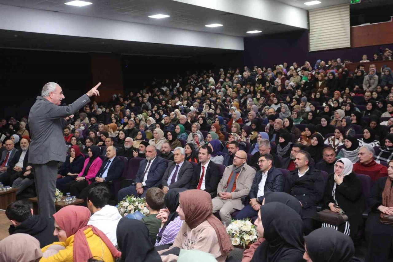 Canik’te Nurullah Genç konferansı