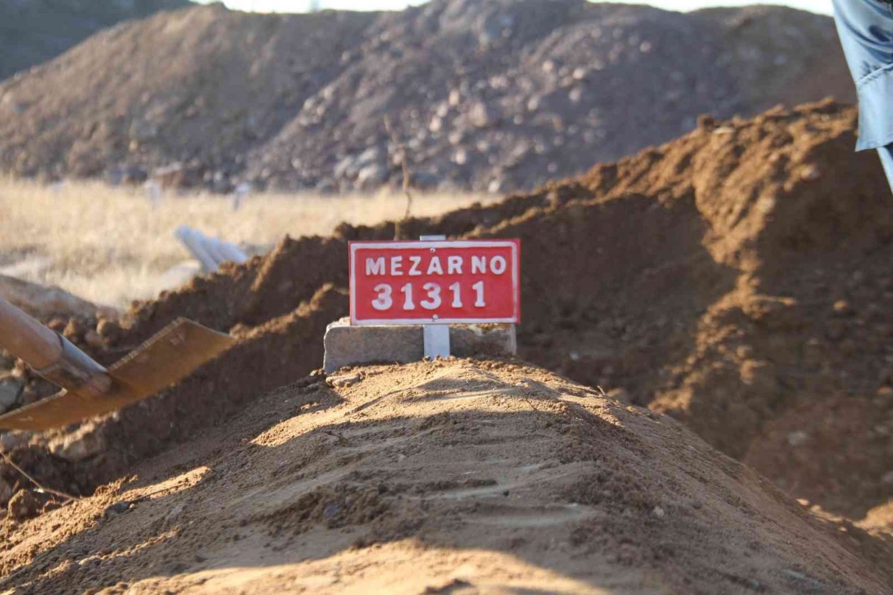 Ailesi cenazeyi kabul etmedi, zihinsel engelli kız kimsesizler mezarlığına defnedildi
