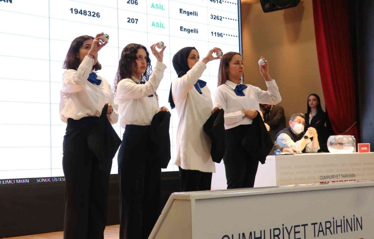 Adana’da 6 bin 356 konut için kuralar çekilmeye başlandı