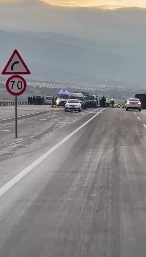 Denizli’de servis aracı devrildi: 2 ölü, 12 yaralı