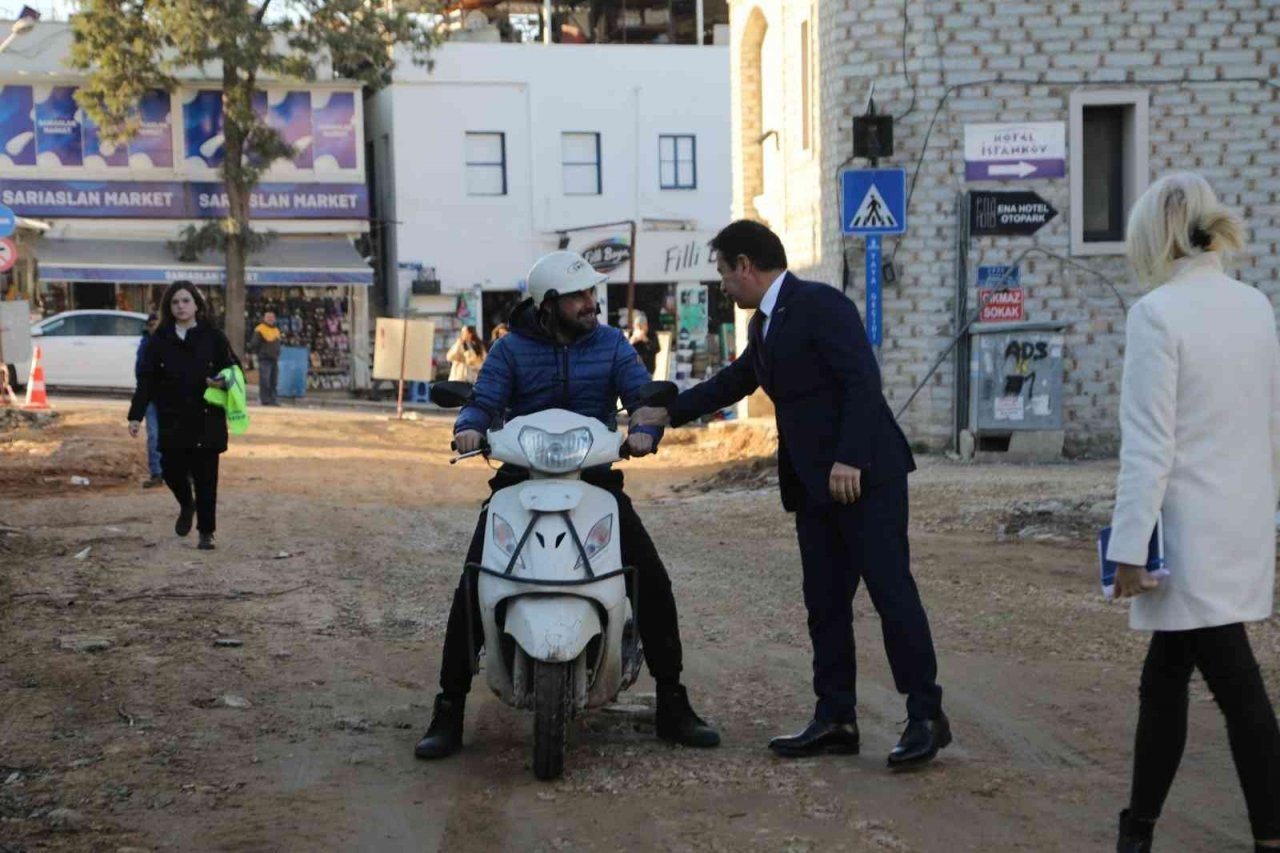 Başkan Aras, Dere Sokak’ta incelemelerde bulundu